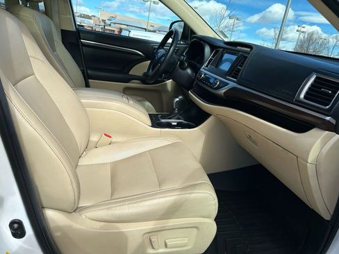 Used 2015 Toyota Highlander Limited image 32