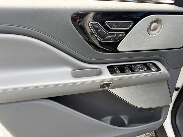 Certified 2020 Lincoln Aviator Reserve w/ Equipment Group 202A AWD/4WD image 10