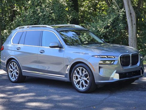 Used 2025 BMW X7 xDrive40i w/ Premium Package AWD/4WD image 8
