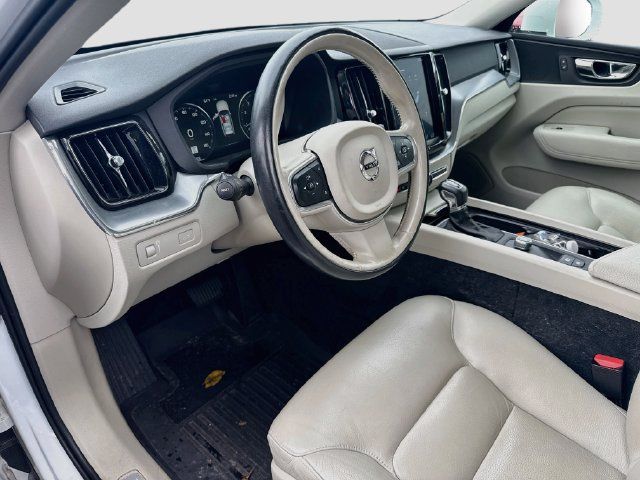 Used 2018 Volvo XC60 T5 Momentum w/ Vision Package AWD/4WD image 12