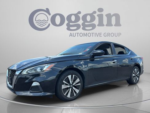 Used 2021 Nissan Altima 2.5 SV FWD image 1