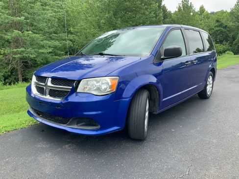 Used 2019 Dodge Grand Caravan SE w/ UConnect Hands-Free Group FWD image 4