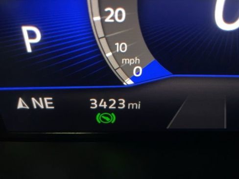 Certified 2025 Volkswagen Taos SE image 13