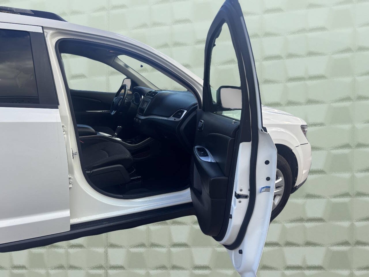 Used 2019 Dodge Journey SE w/ Connectivity Group FWD image 12