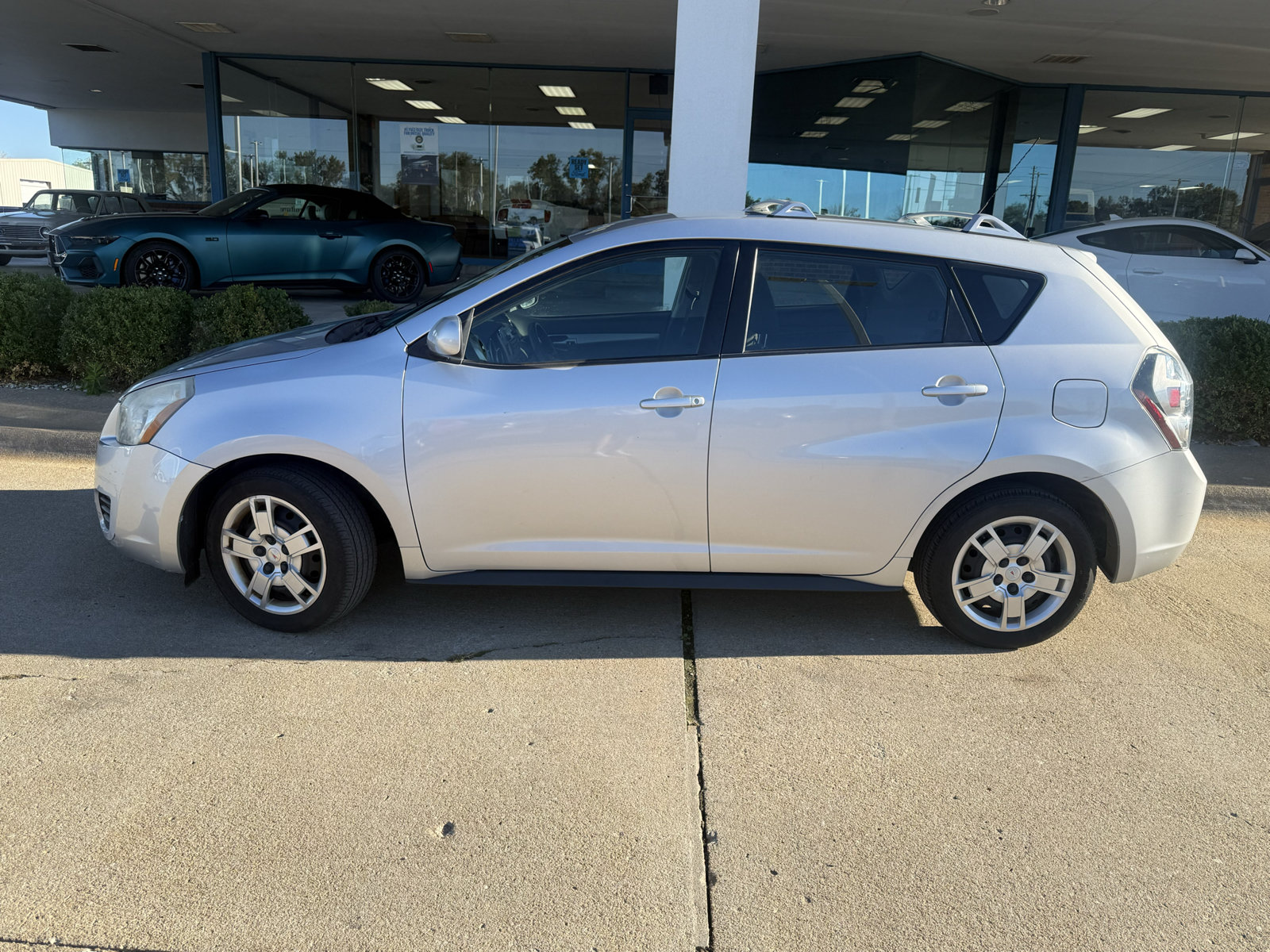 Used 2009 Pontiac Vibe AWD w/ Preferred Package image 7