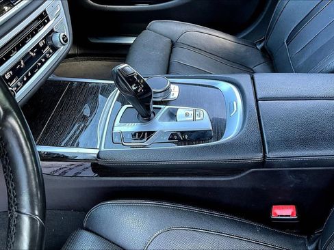 Used 2020 BMW 740i w/ M Sport Package RWD image 17