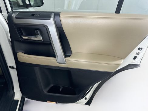 Used 2016 Toyota 4Runner SR5 Premium image 30