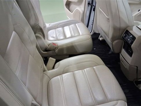 Used 2022 GMC Acadia Denali w/ Denali Technology Package image 15