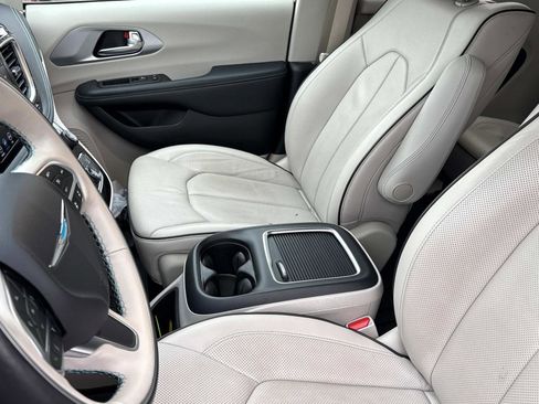 Used 2020 Chrysler Pacifica Limited w/ Advanced Safetytec Group image 22