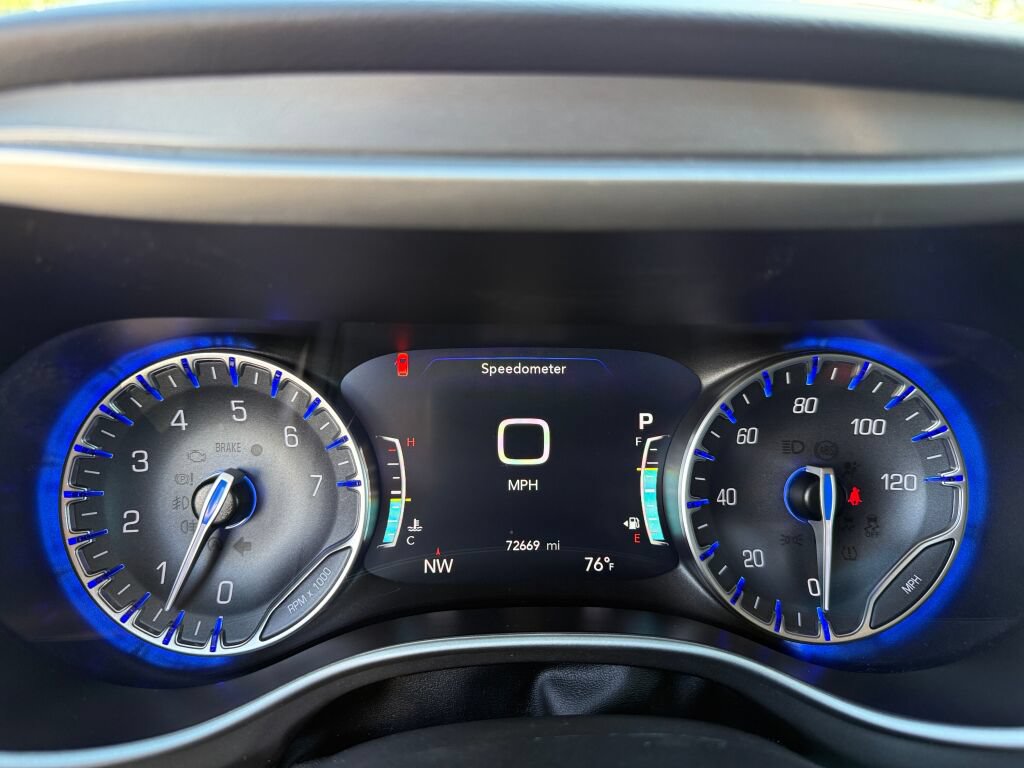 Used 2024 Chrysler Pacifica Touring-L FWD image 33