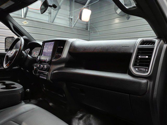 Used 2024 RAM 3500 Tradesman w/ Chrome Appearance Group AWD/4WD image 17