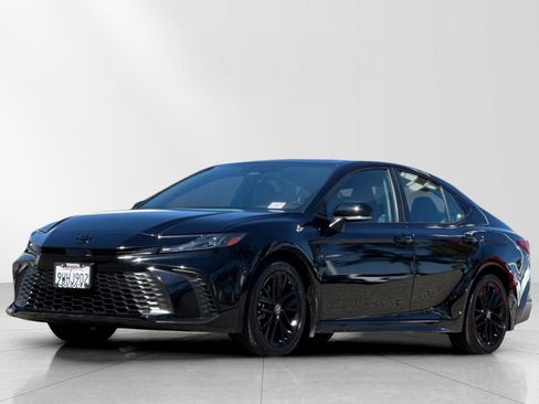 Used 2025 Toyota Camry SE w/ Convenience Package FWD image 7