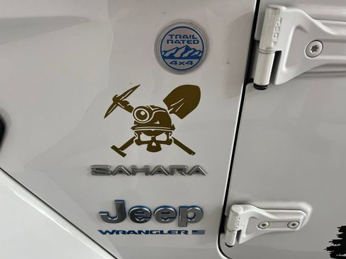 Used 2023 Jeep Wrangler Unlimited Sahara w/ Cold Weather Group AWD/4WD image 36