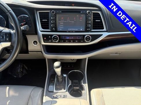 Used 2016 Toyota Highlander Limited AWD/4WD image 11