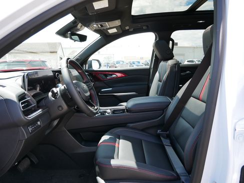 New 2026 Chevrolet Traverse RS w/ LPO, Floor Liner Package AWD/4WD image 10