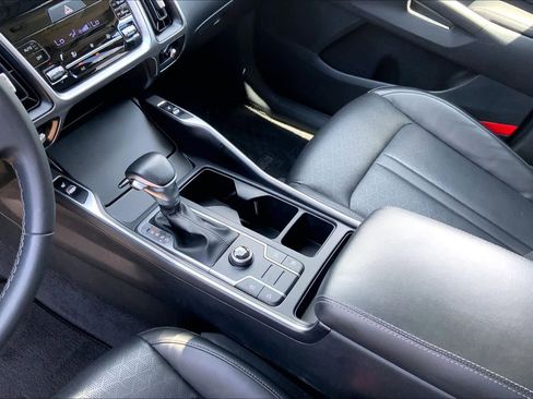 Used 2023 Kia Sorento S w/ Panoramic Sunroof Package FWD image 16