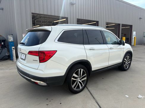 Certified 2018 Honda Pilot Touring image 8