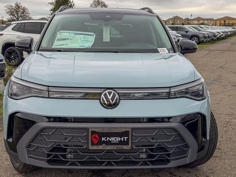 New 2026 Volkswagen Taos SE image 4