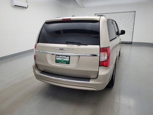 Used 2016 Chrysler Town & Country Touring w/ Driver Convenience Group FWD image 7