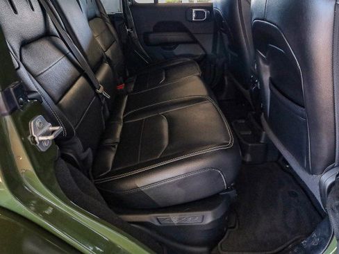 Used 2021 Jeep Wrangler Unlimited Sahara image 32