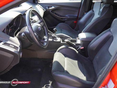 Used 2018 Ford Focus RS AWD/4WD image 17