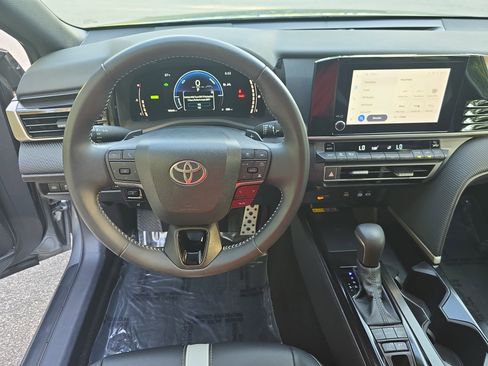 Used 2025 Toyota Camry SE w/ Convenience Package FWD image 15