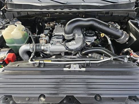 Used 2018 Nissan Titan SV w/ SV Convenience Package image 18