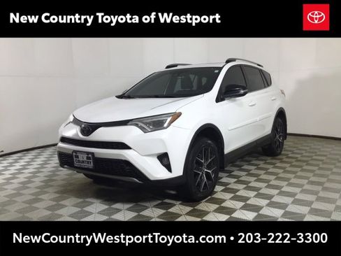 Used 2018 Toyota RAV4 SE image 3