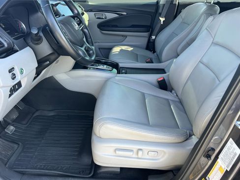 Used 2021 Honda Pilot Touring image 16