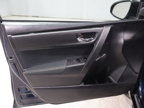Used 2018 Toyota Corolla LE w/ Carpet Mat Package (TMS) FWD image 13