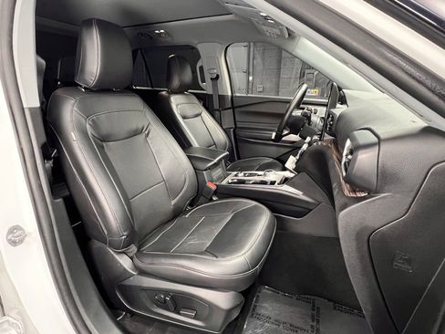 Used 2023 Ford Explorer Limited w/ Limited Technology Package image 4