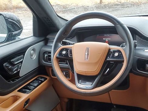 Used 2023 Lincoln Aviator Black Label w/ Dynamic Handling Package AWD/4WD image 12