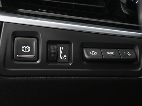 Used 2023 Cadillac XT6 Premium Luxury w/ Technology Package FWD image 28