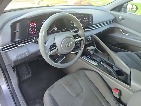 Used 2023 Hyundai Elantra SE FWD image 13