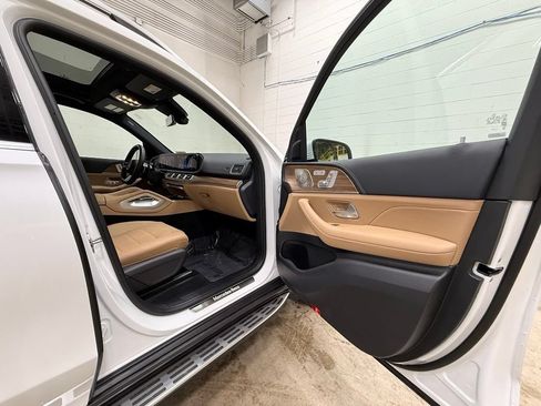 Used 2025 Mercedes-Benz GLS 580 4MATIC image 43