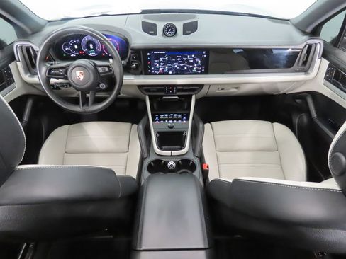 Certified 2025 Porsche Cayenne E-Hybrid AWD/4WD image 16