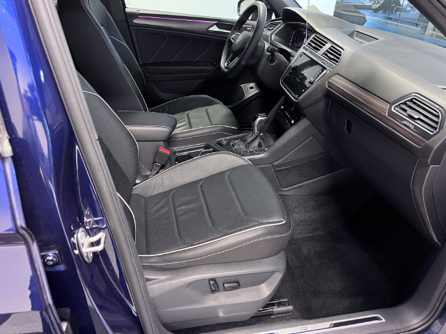 Certified 2022 Volkswagen Tiguan SEL R-Line AWD/4WD image 11