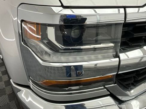 Used 2018 Chevrolet Silverado 1500 LT w/ LT Eassist Package image 2