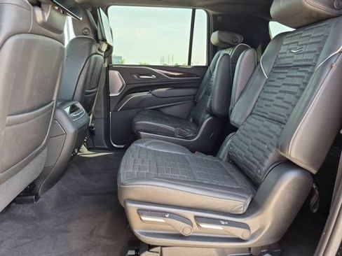 Used 2023 Cadillac Escalade ESV Premium Luxury Platinum w/ LPO, Radiant Package AWD/4WD image 10