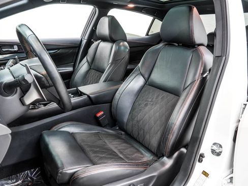 Used 2023 Nissan Maxima SR w/ Sport Mat Group FWD image 15