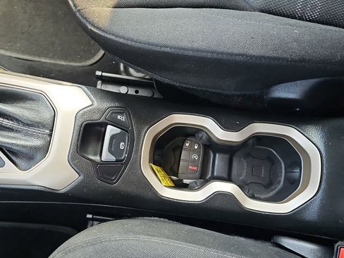 Used 2015 Jeep Renegade Latitude w/ Popular Equipment Group image 22