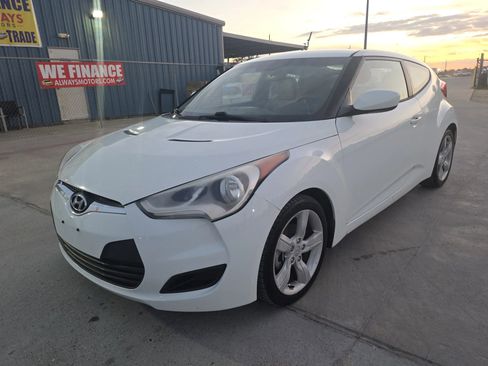 Used 2013 Hyundai Veloster image 3