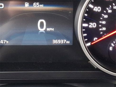 Used 2023 Kia Carnival LX image 19