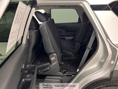 Used 2025 Nissan Pathfinder SV FWD image 35