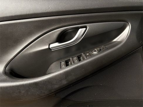 Used 2018 Hyundai Elantra GT Sport w/ Sport Tech Package 04 image 31