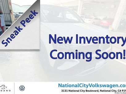 Used 2023 Volkswagen Taos SE w/ Panoramic Sunroof Package