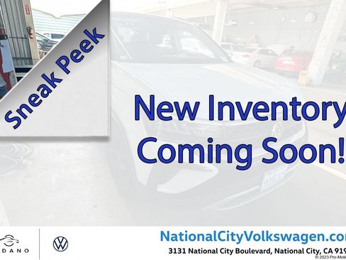 Used 2023 Volkswagen Taos SE w/ Panoramic Sunroof Package FWD image 1