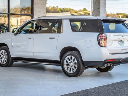 Used 2023 Chevrolet Suburban Premier image 7