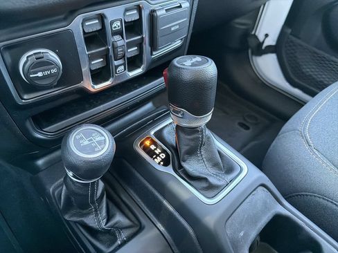 Used 2024 Jeep Wrangler Unlimited w/ Convenience Group AWD/4WD image 28