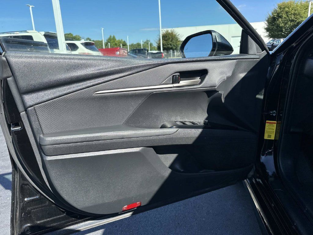 Used 2025 Toyota Camry SE FWD image 19